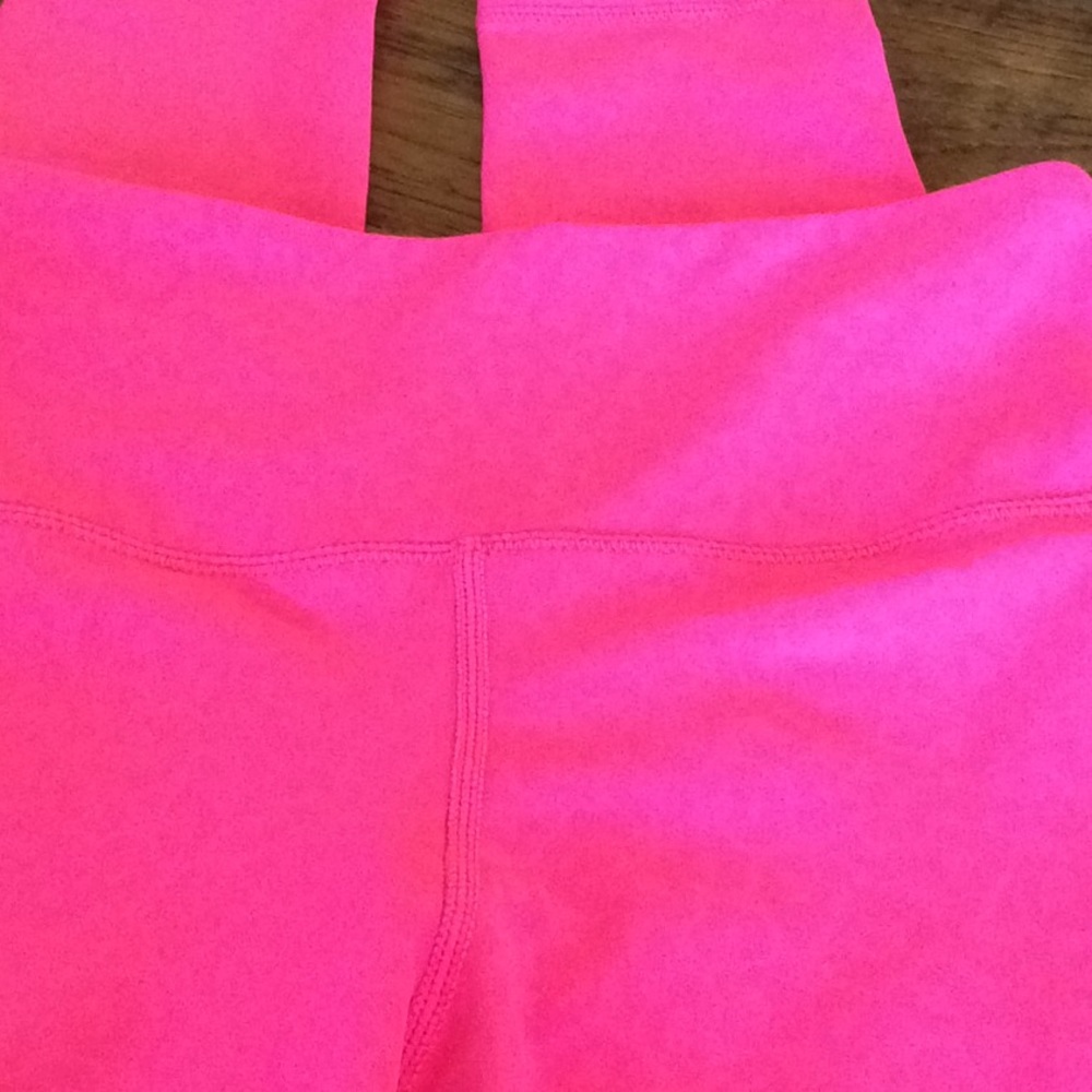 Zyia Hot Pink Leopard light n tight hi-rise 7/8 Leggings - Picture 1 of 5